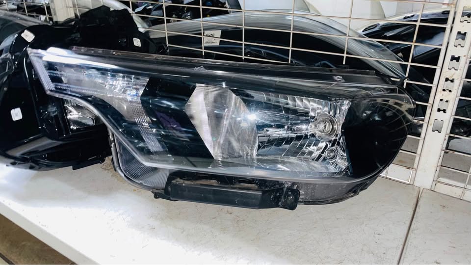 Kia Sonet headlight - Private Seller Kia Sonet headlight - Private Seller