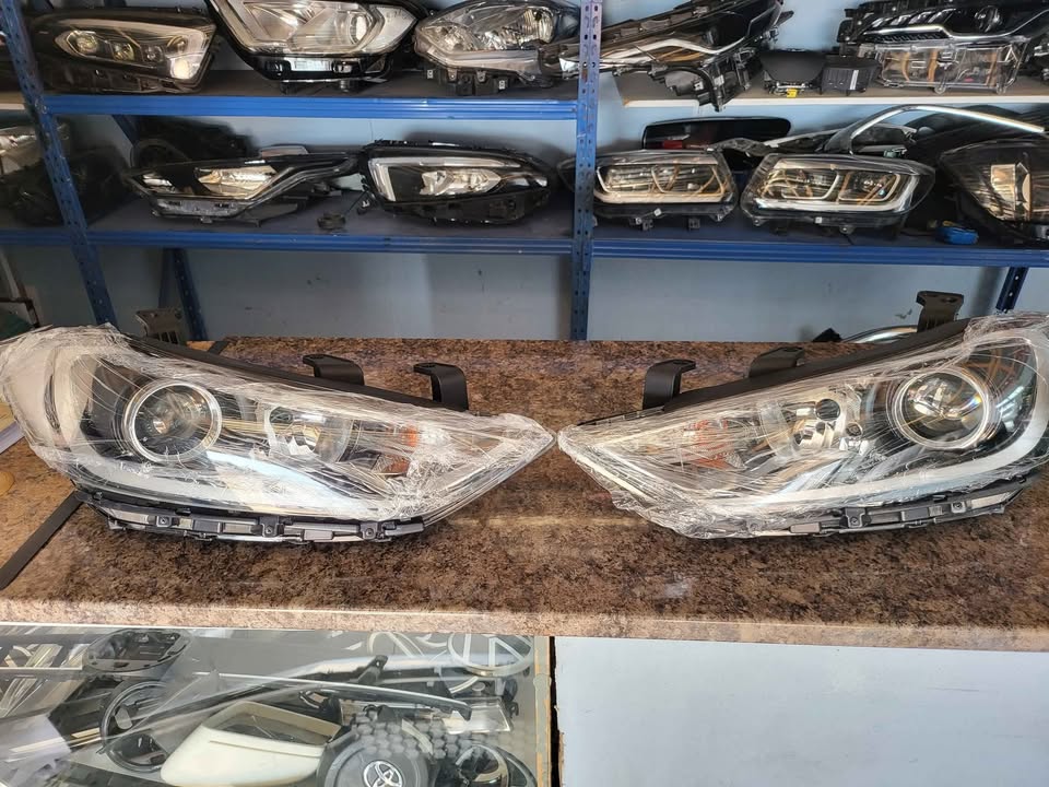 2020 Hyundai Elantra left and right headlight for sale