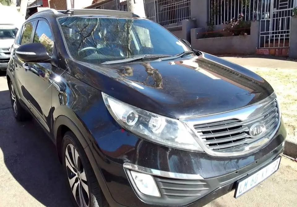 2012 KIA SPORTAGE 2.0 AUTOMATIC 4X4 AUTOMATIC TRANSMISSION IN EXCELLENT CONDITION SUN ROOF