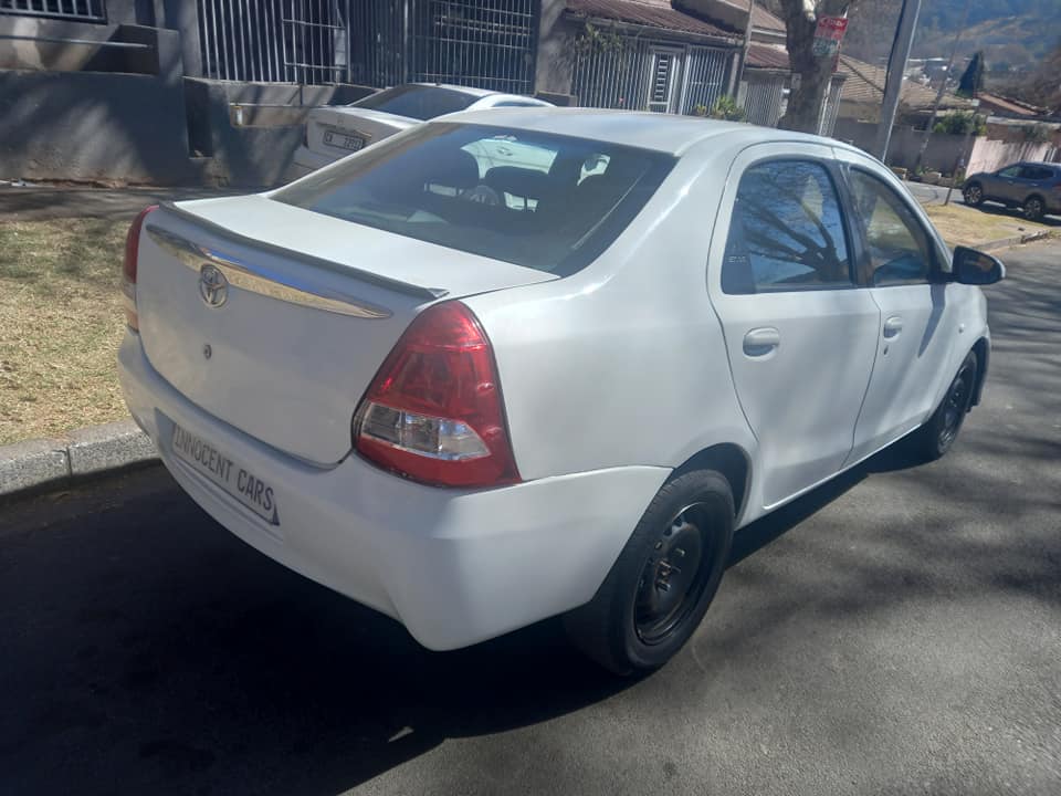 USED 2019 TOYOTA ETIOS SEDAN 1.5 ENGINE PETROL, MANUAL, WHITE COLOR, MILEAGE 98000KMS