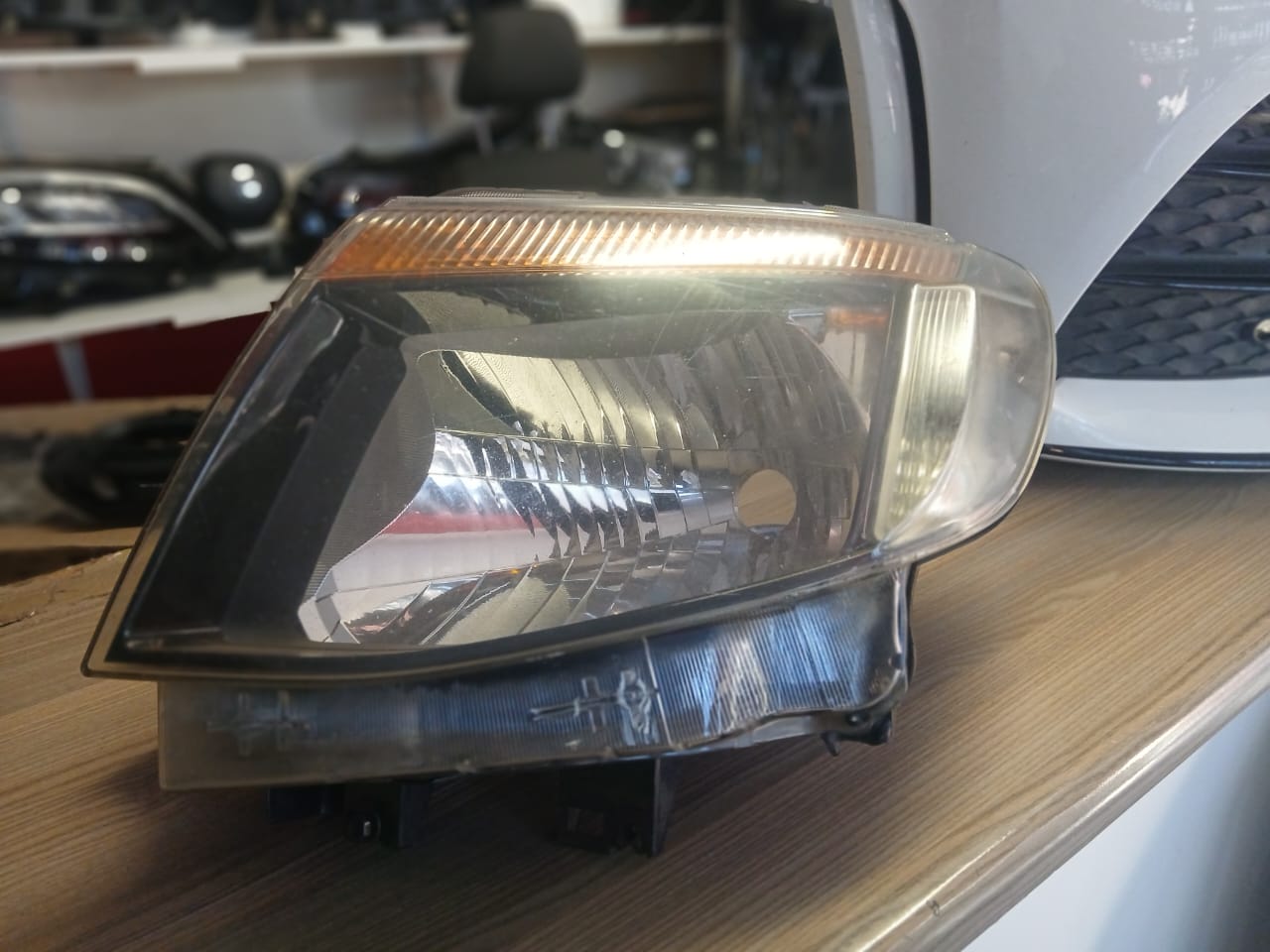 2014 LIGHT FORD RANGER T6 RIGHT HEADLIGHT FOR SALE - Private Seller 2014 LIGHT FORD RANGER T6 RIGHT HEADLIGHT FOR SALE - Private Seller