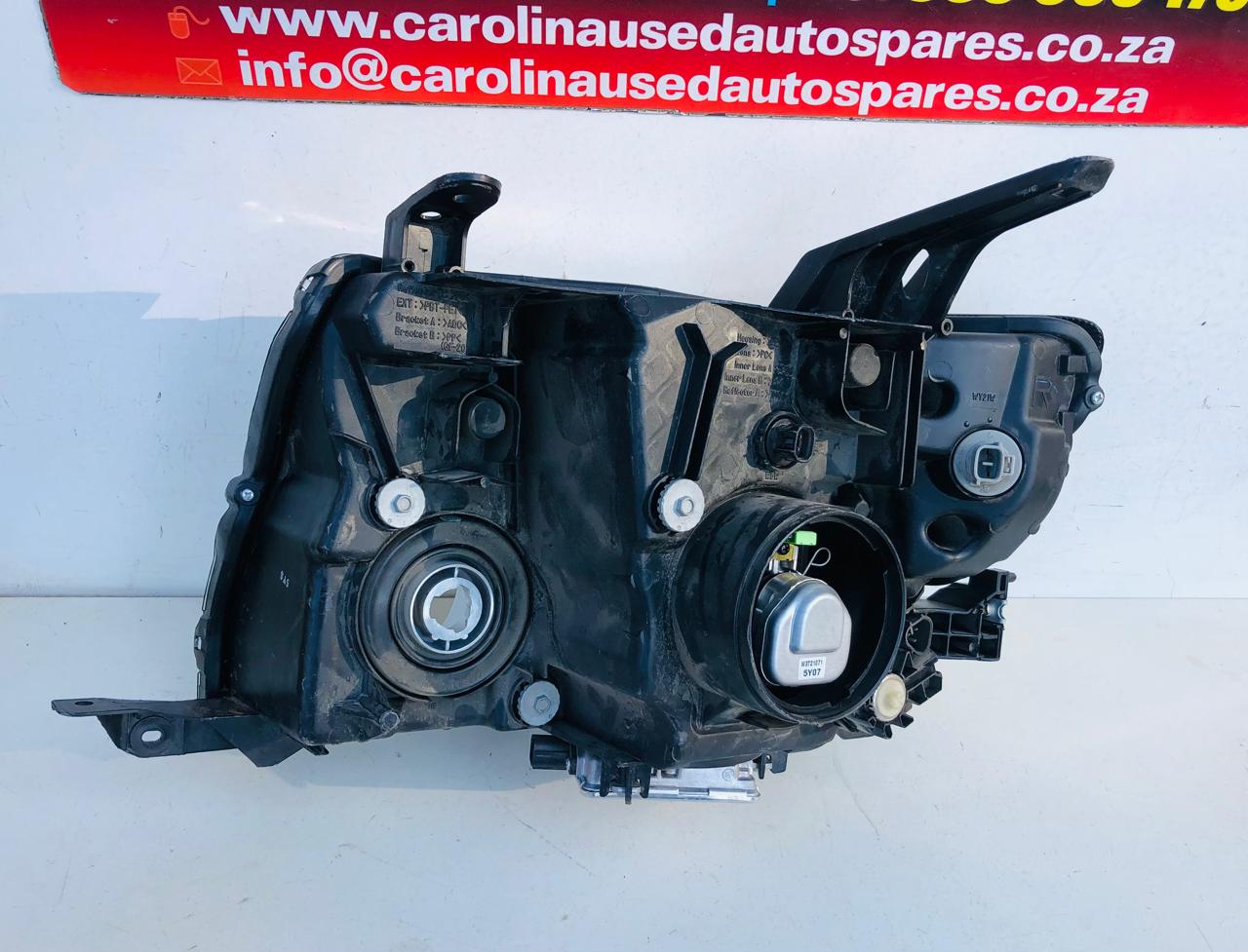 Mitsubishi Pajero right side xenon headlight with park lights - Private Seller Mitsubishi Pajero right side xenon headlight with park lights - Private Seller