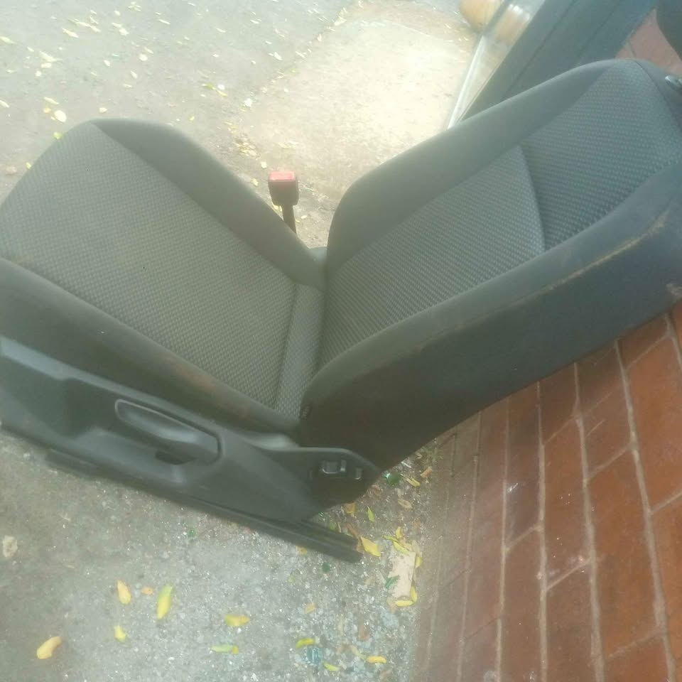 Vw polo 8 left front seat - Private Seller