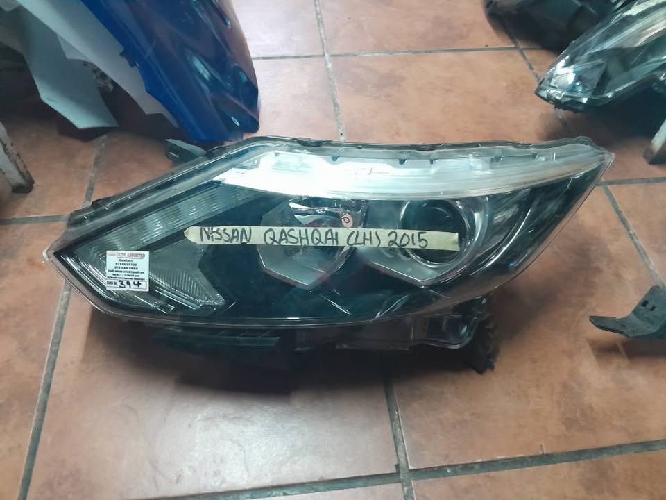 Nissan Qashqai Left Headlight 2015 - Private Seller Nissan Qashqai Left Headlight 2015 - Private Seller