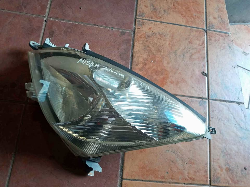 Neat Nissan Livina Headlight