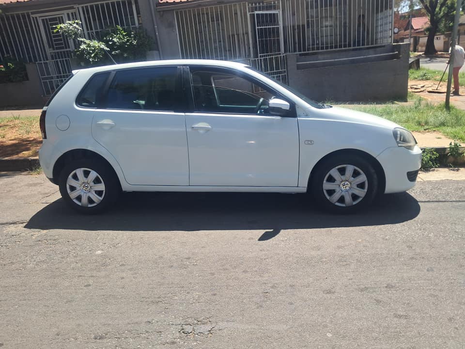 Volkswagen polo Vivo 1.4 hatchback 2014 for sale