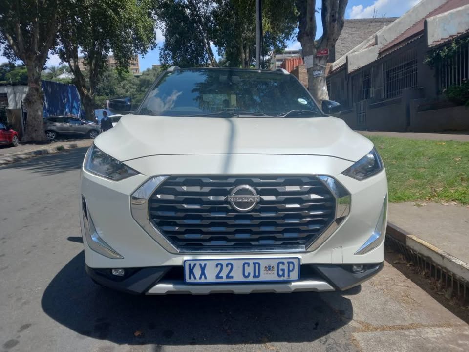 2022 Nissan Magnite 1.0T Petrol, Manual, White Color, Mileage Service book,