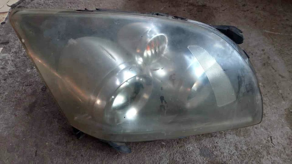 Toyota Avensis 2006-2009 RHS headlight - Private Seller Toyota Avensis 2006-2009 RHS headlight - Private Seller