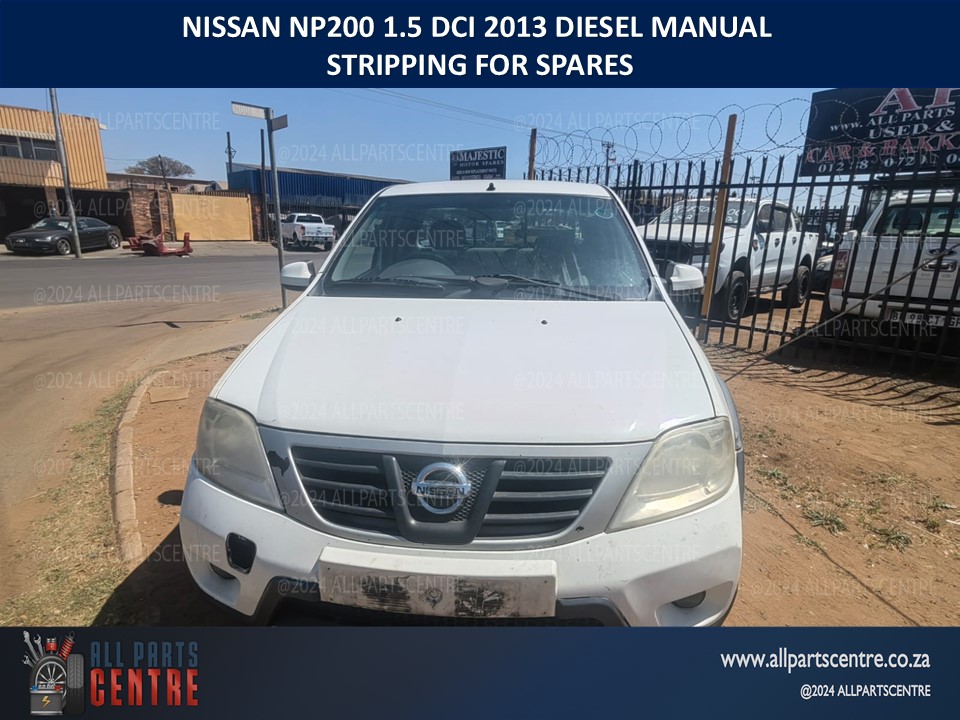 diesel Nissan Np200 2013 manual breaking for spares