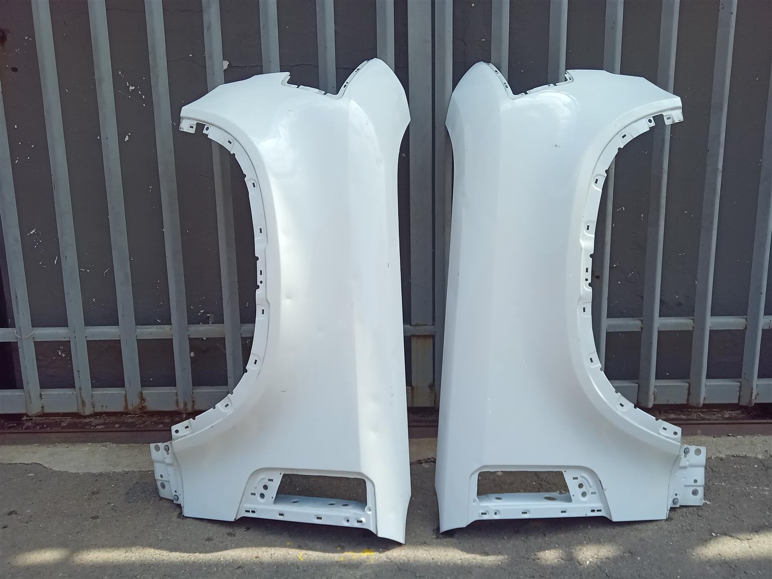 Land Rover Defender Fender - Private Seller Land Rover Defender Fender - Private Seller
