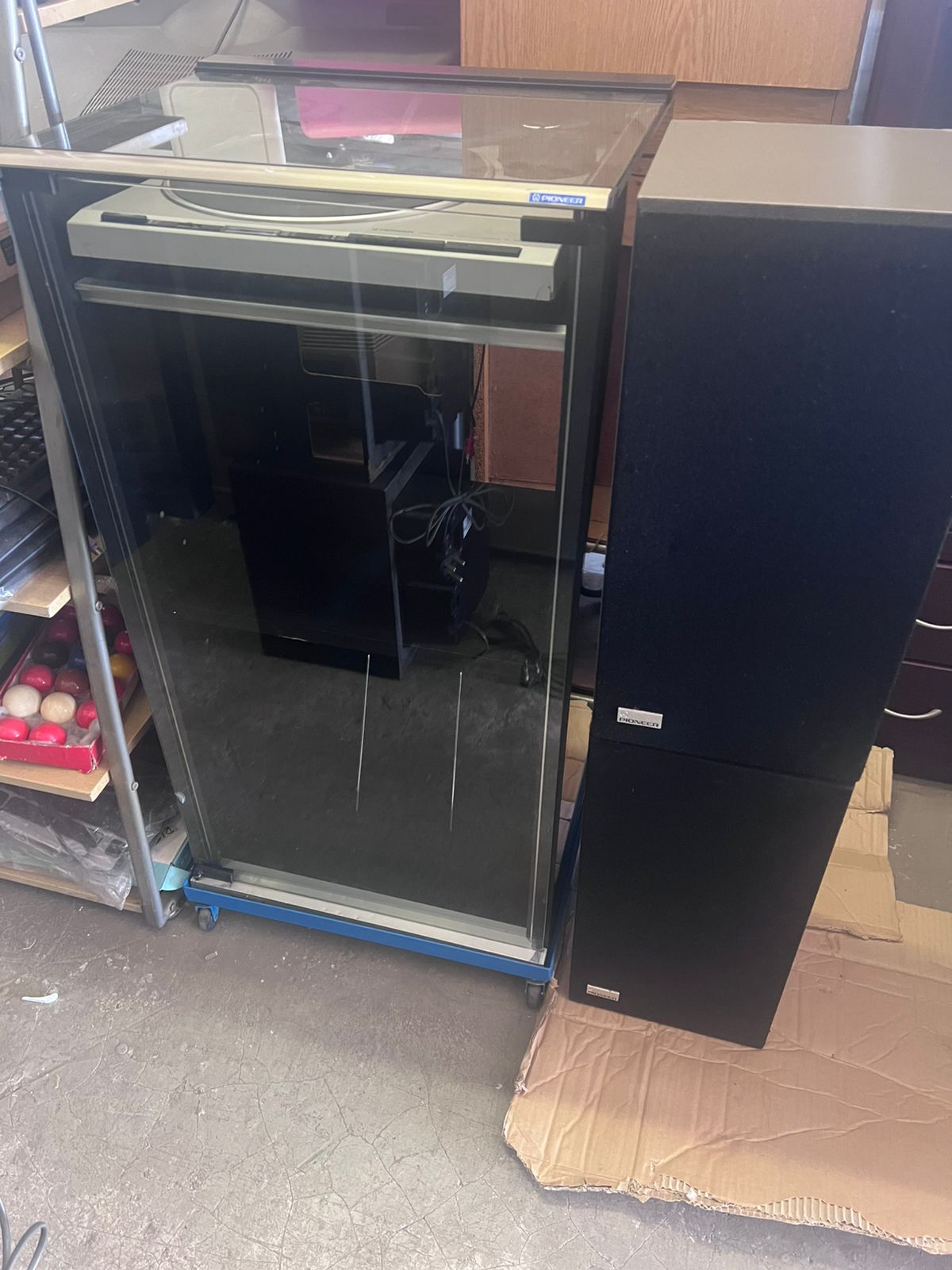 Pioneer PL420 Turntable and Stereo Cabinet and Speakers Pioneer PL420 Turntable and Stereo Cabinet and Speakers