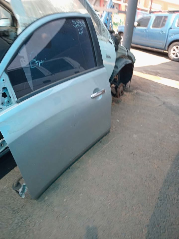 2021 Nissan almera left side door still good condition for sale WhatsApp or cell - Private Seller