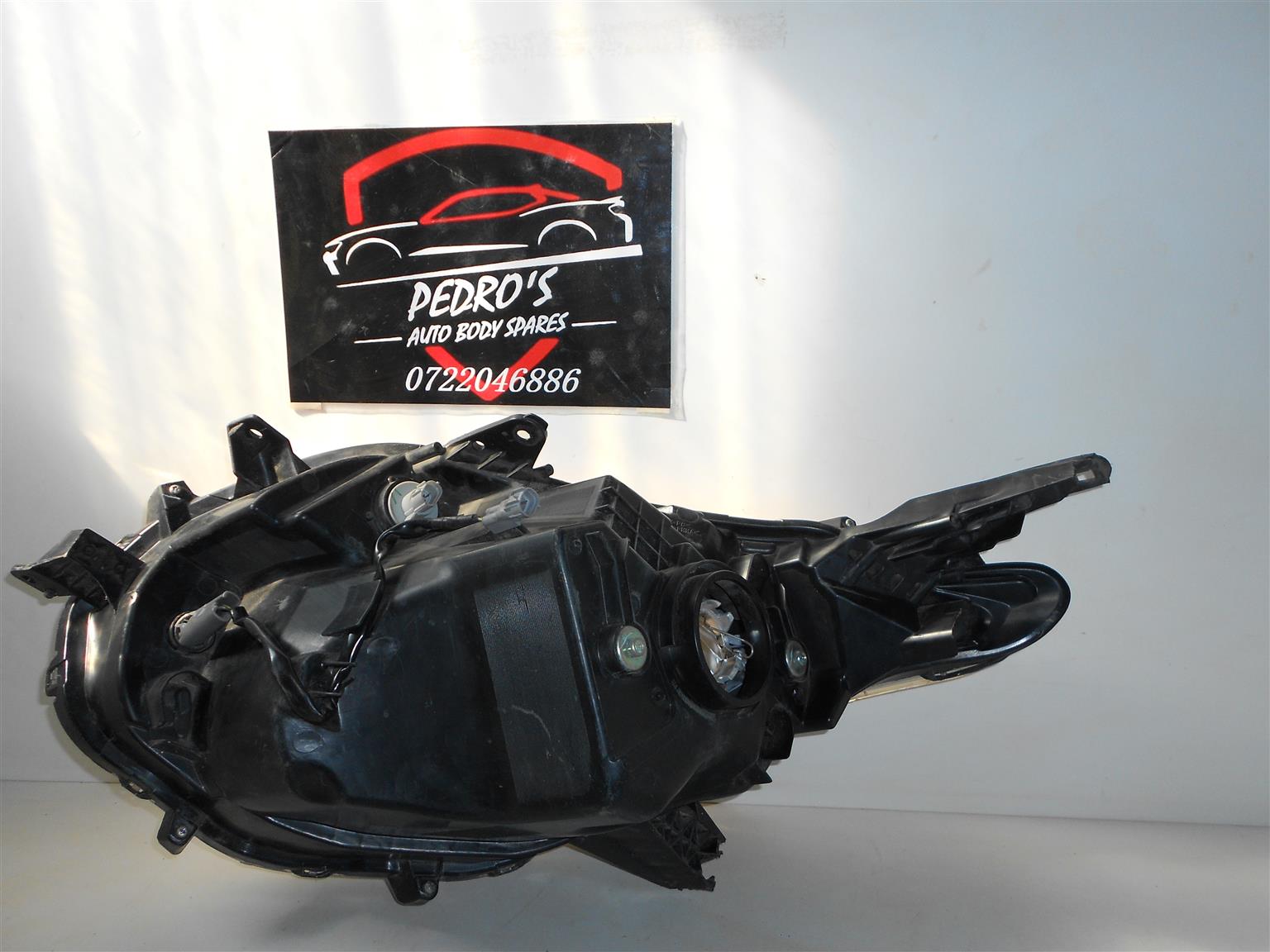 Mitsubishi L200 Right Headlight - Private Seller Mitsubishi L200 Right Headlight - Private Seller