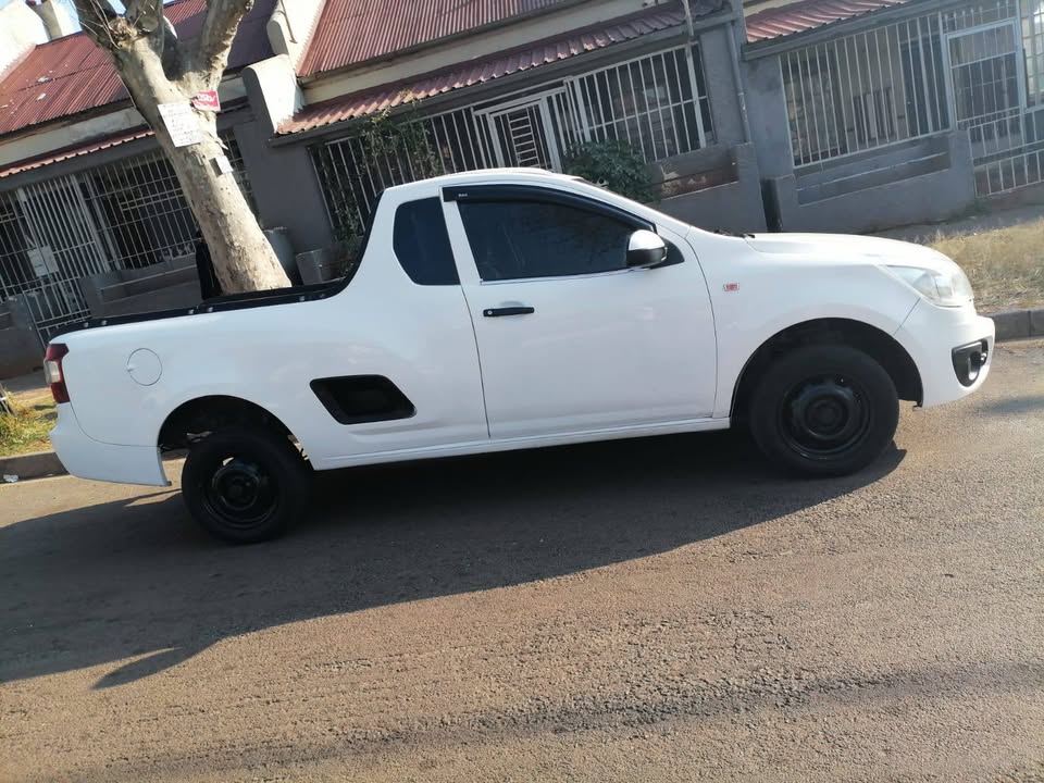 2016 CHEVROLET UTILITY BAKKIE 1.4 MANUAL TRANSMISSION IN EXCELLENT CONDITION