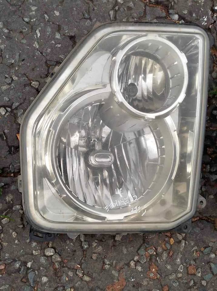 Jeep Cherokee 3.7 headlight - Private Seller Jeep Cherokee 3.7 headlight - Private Seller