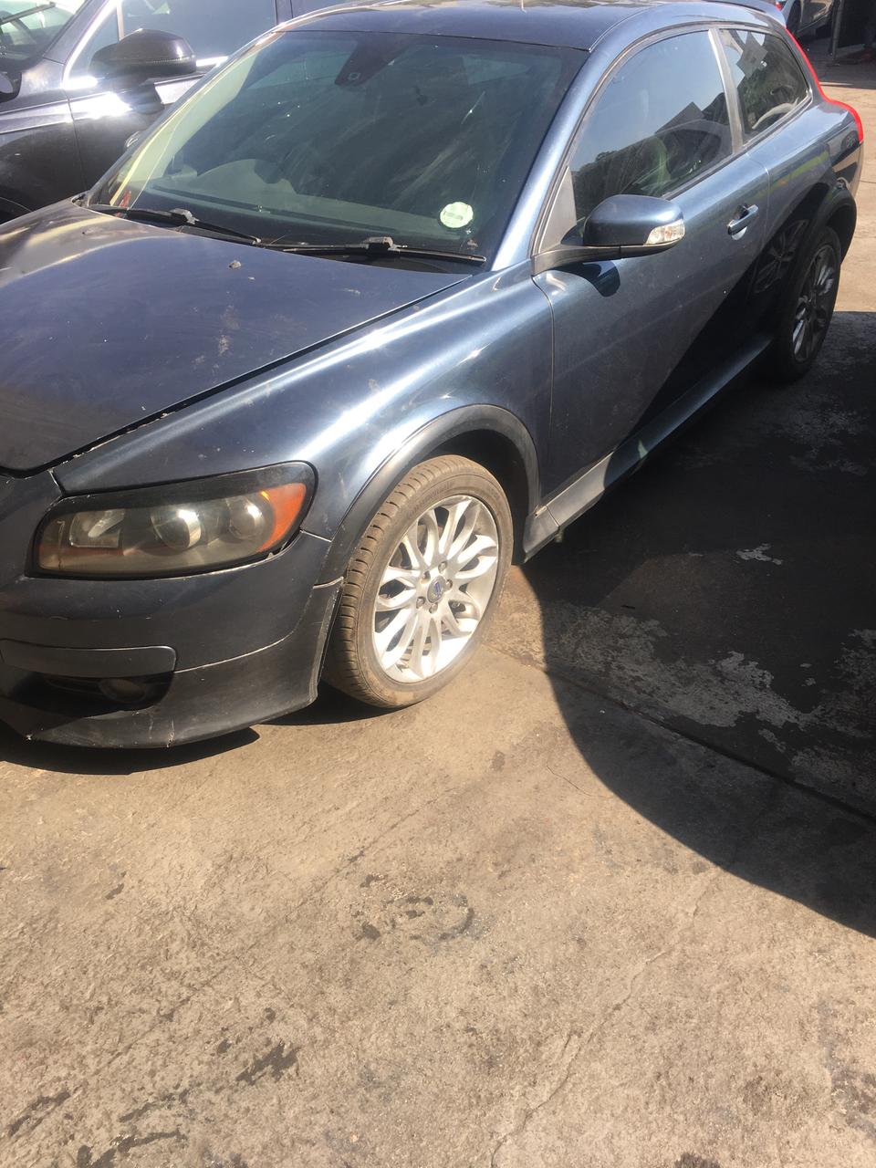 STRIPPING VOLVO C30 2.5 T5 FOR PARTs - Private Seller