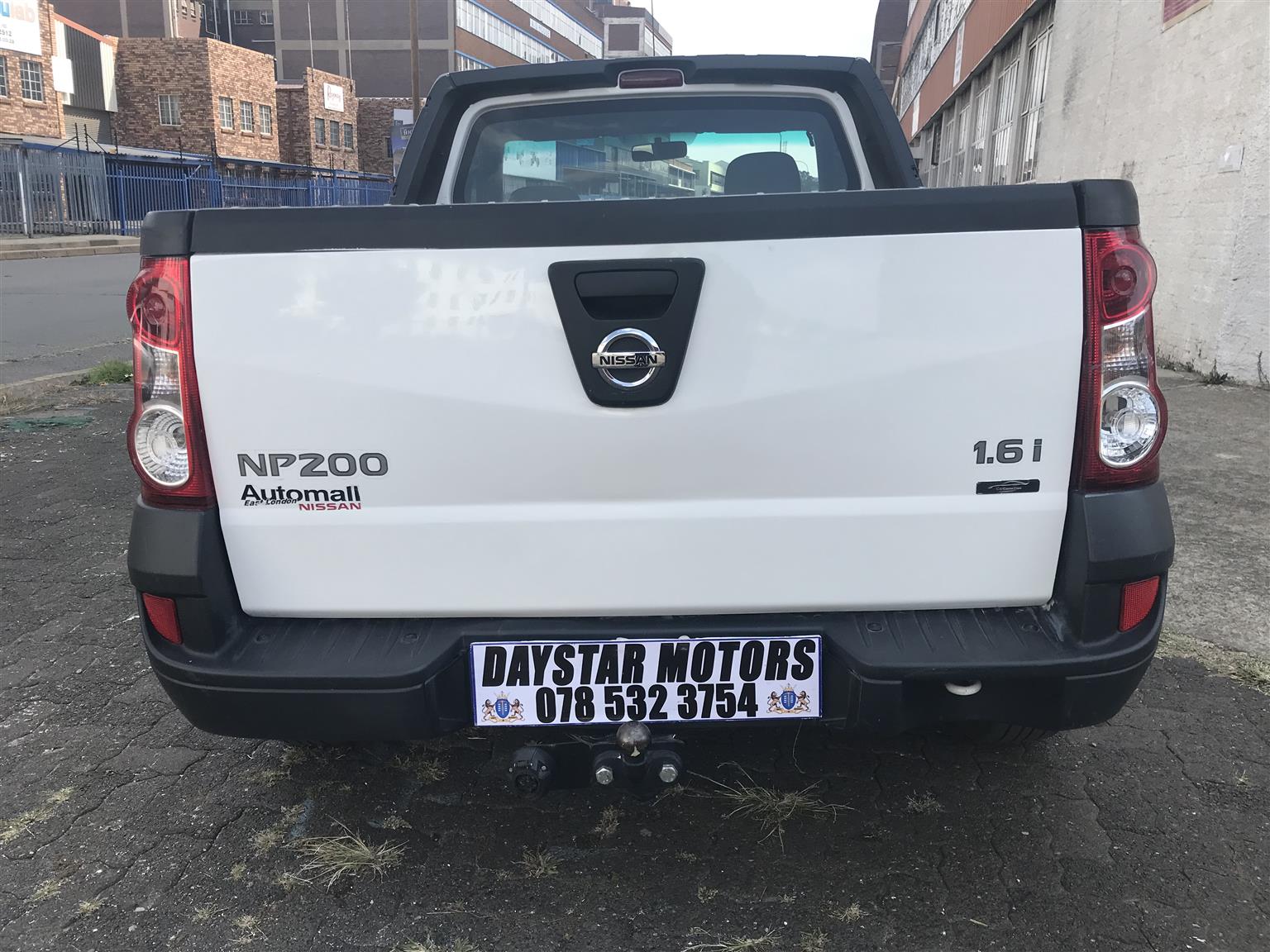 2012 nissan np200