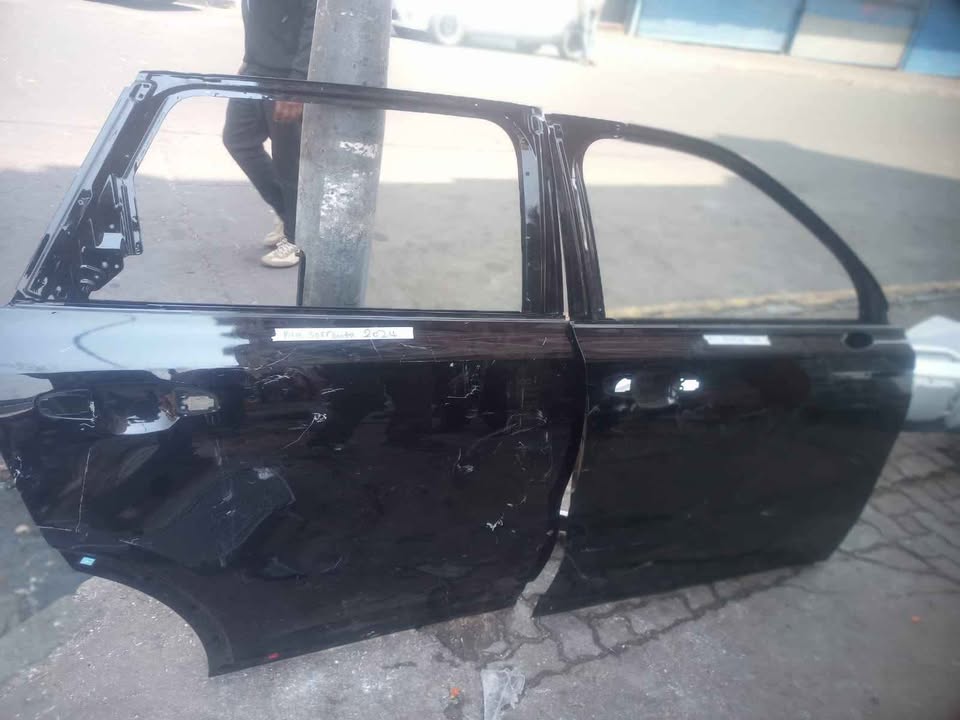 KIA SERRENTO RIGHT FRONT AND BACK DOORS FOR SALE NOW - Private Seller