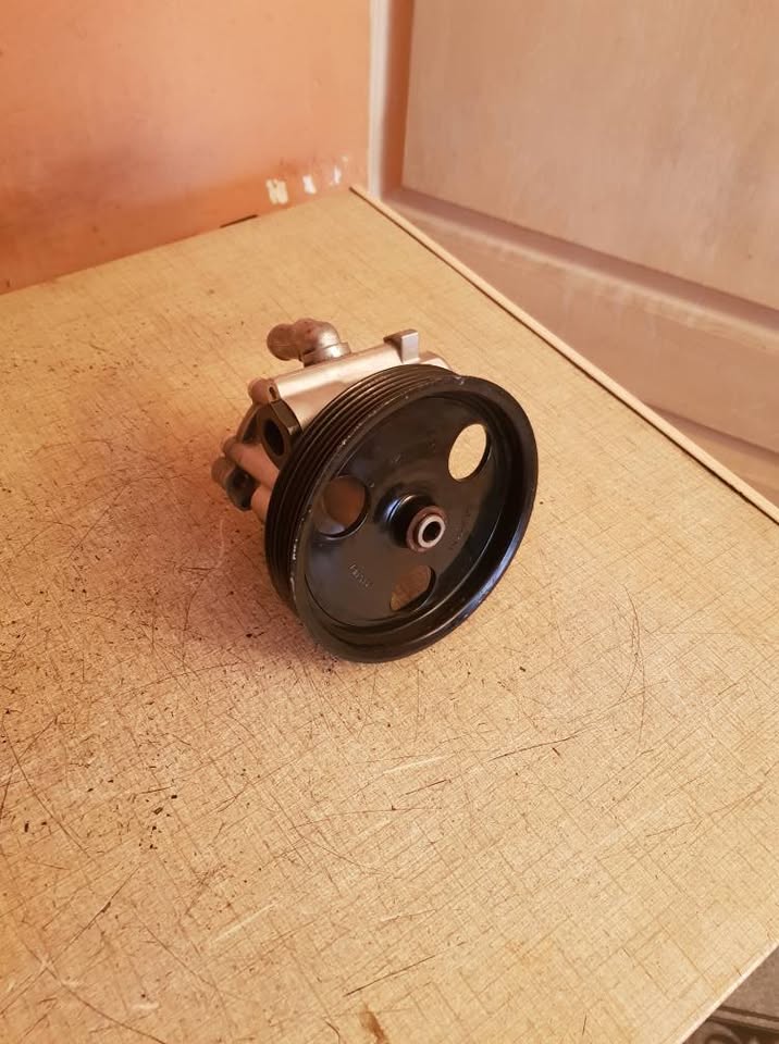 NEW RENAULT OR NISSAN POWER STEERING PUMP FORSALE