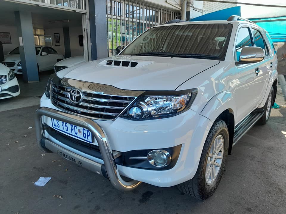 2015 TOYOTA FORTUNER 3.0 D4D 4X2  AUTOMATIC