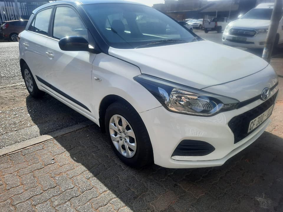 2019 Hyundai i20 1.2 fluid with a Nice interior seat and Service book