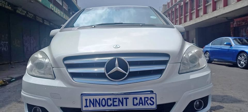 2010 MERCEDES-BENZ B180 PETROL  AUTOMATIC TRANSMISSION, WHITE COLOUR 2010 MERCEDES-BENZ B180 PETROL  AUTOMATIC TRANSMISSION, WHITE COLOUR