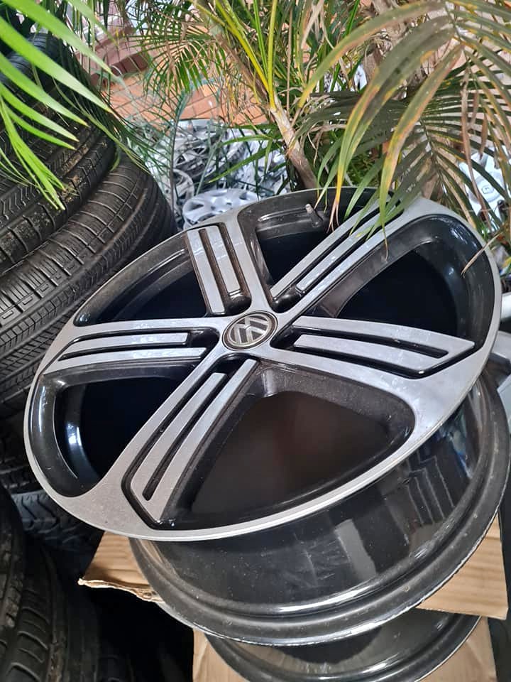 Vw Golf mags size 19 pcs 5×112  still in good condition Vw Golf mags size 19 pcs 5×112  still in good condition