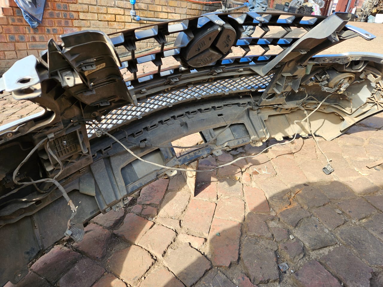 Mercedes-Benz ML350 W164 2010 used front bumper for sale.
