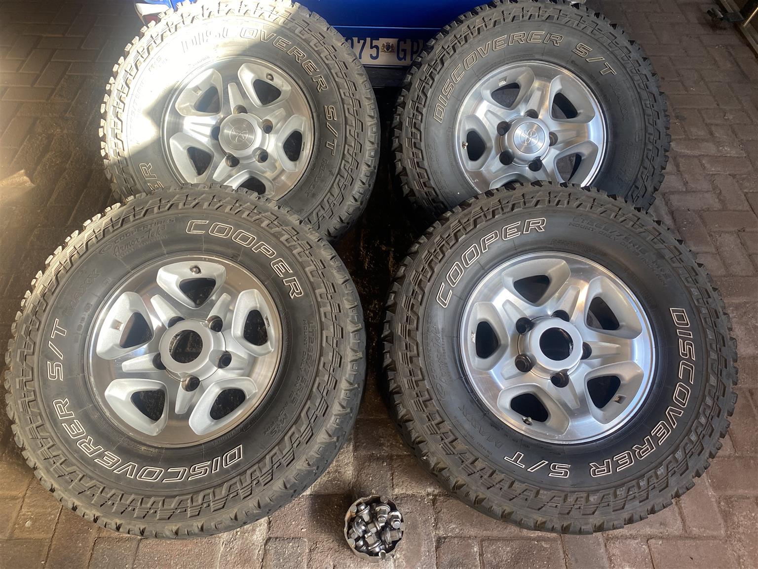 Toyota Landcruiser Rims and Discoverer Cooper Tyres - Private Seller