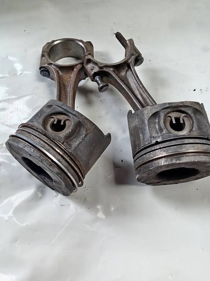 Mitsubishi Pajero 4M41 Engine Pistons For Sale - Private Seller Mitsubishi Pajero 4M41 Engine Pistons For Sale - Private Seller