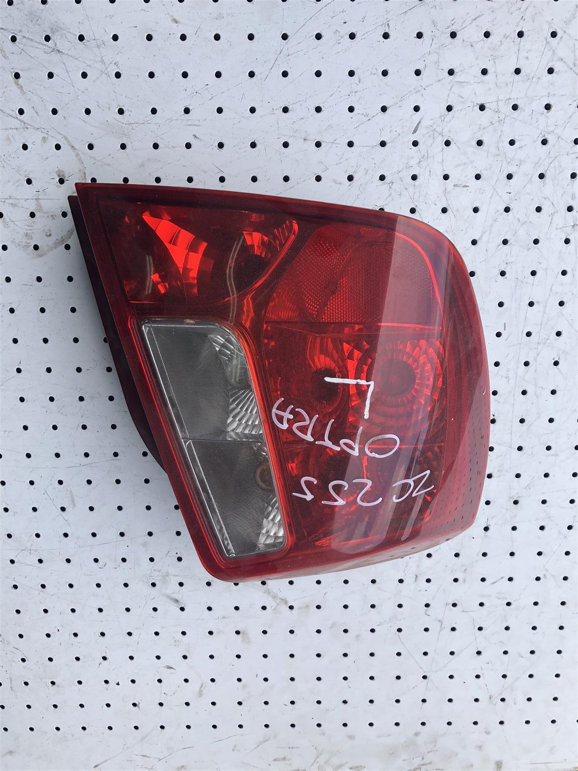 CHEVROLET OPTRA LEFT TAIL LIGHT (ZC225) - Private Seller