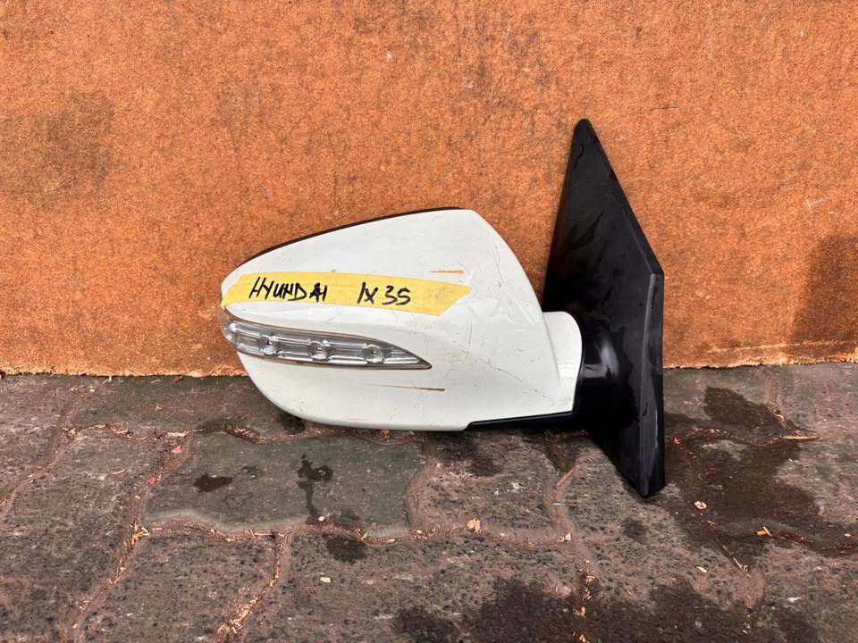 Hyundai ix35 Mirror - Private Seller Hyundai ix35 Mirror - Private Seller