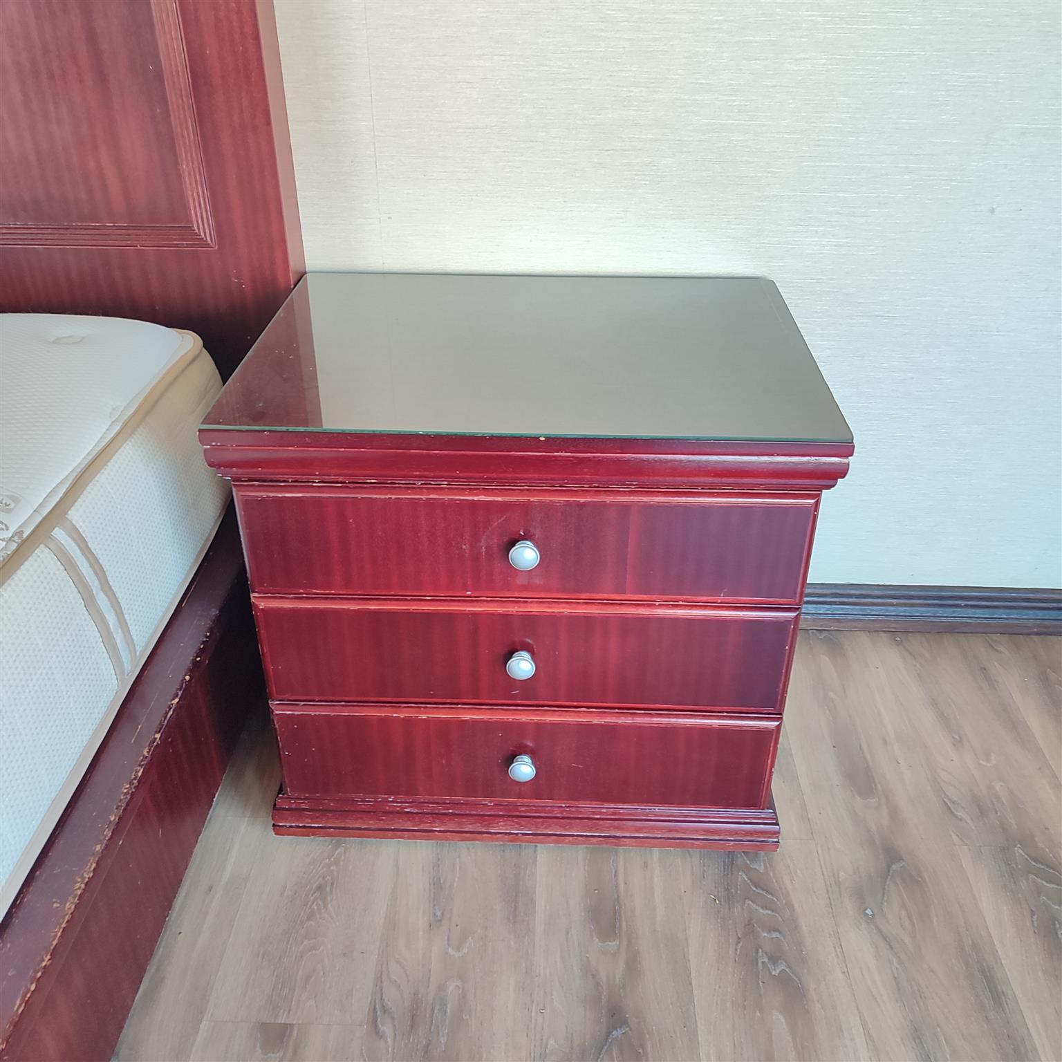 Bedside Pedestal – Meranti wood Bedside Pedestal – Meranti wood