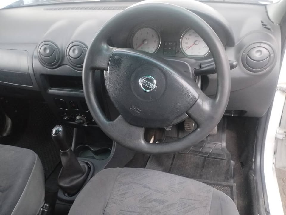2015 NISSAN NP200 1.6 MANUAL WITH CANOPY