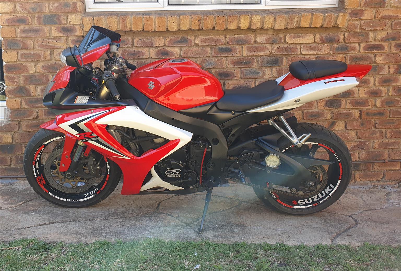 Mint!!! 2007 SUZUKI GSX-R 750 HAS 37K KMS - Private Seller