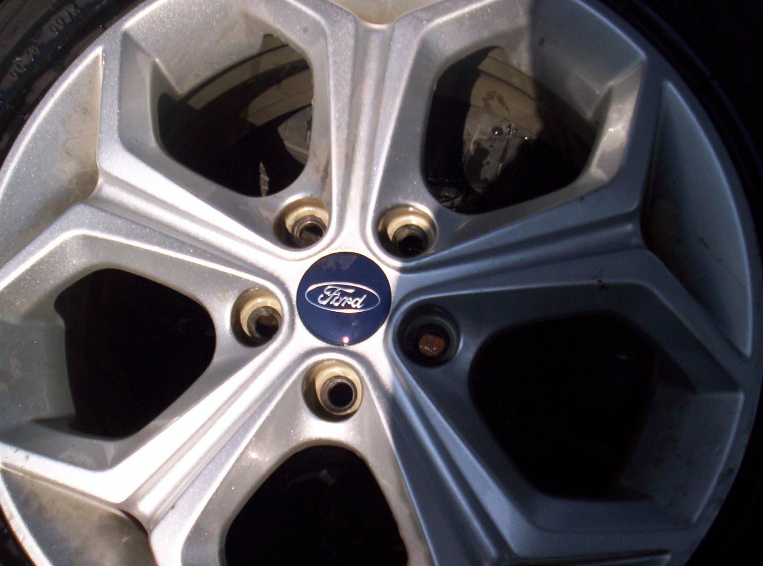 Ford 17 inch mag wheel with tyre.