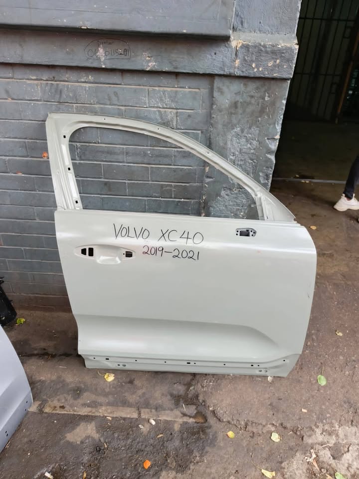 Volvo Xc right front door - Private Seller