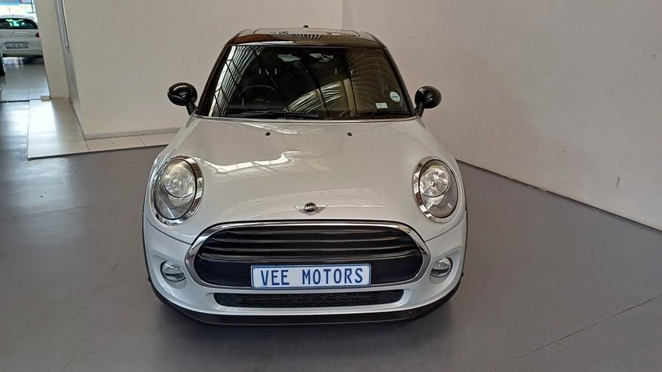 2017 MINI COOPER 5dr A/T (XS52)