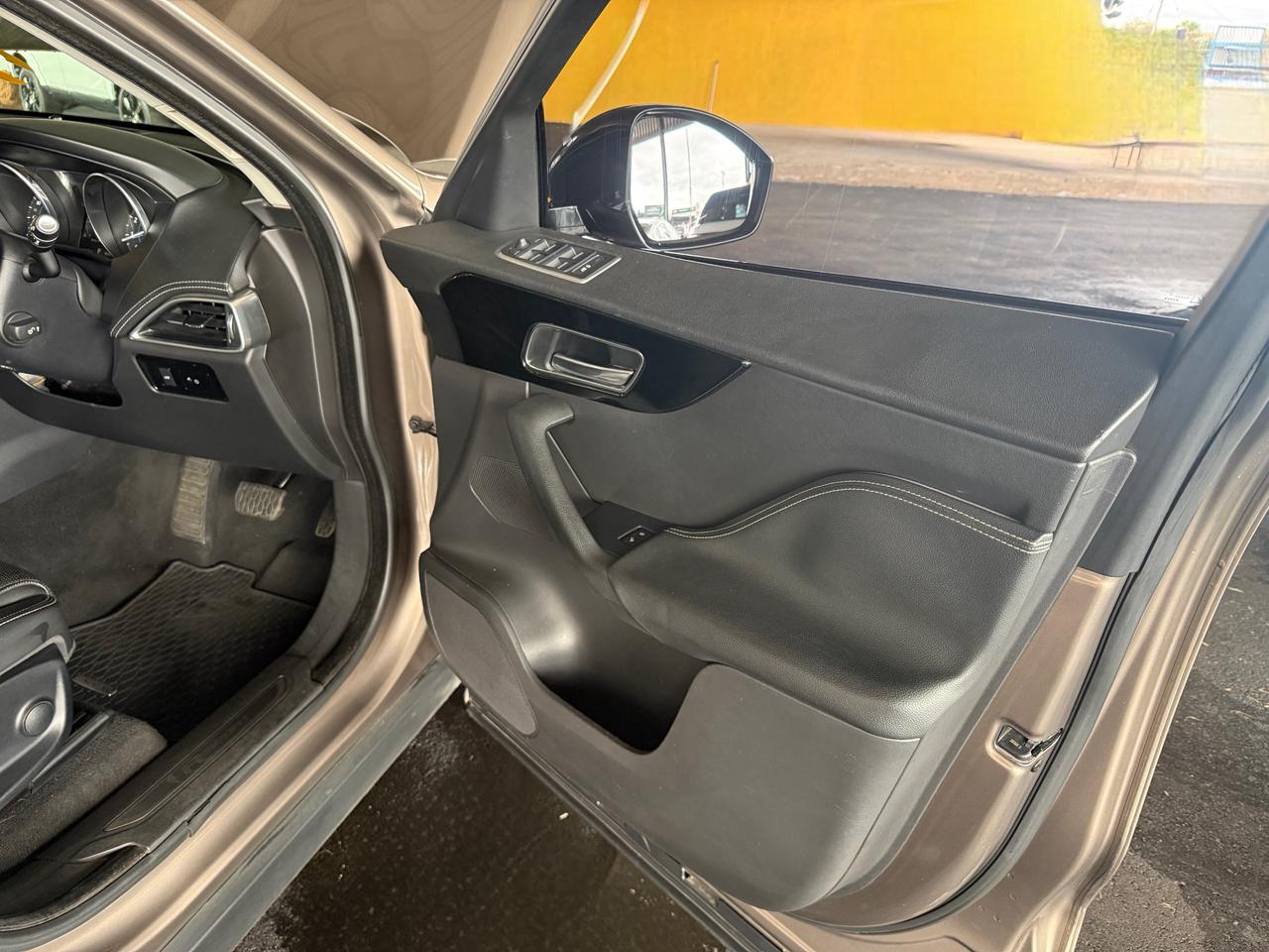 Used 2016 Jaguar F-Pace 35t AWD R-Sport - Private Seller Used 2016 Jaguar F-Pace 35t AWD R-Sport - Private Seller