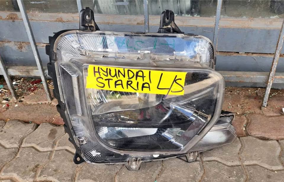 Hyundai Staria Headlight Leftside Call or Dm - Private Seller Hyundai Staria Headlight Leftside Call or Dm - Private Seller