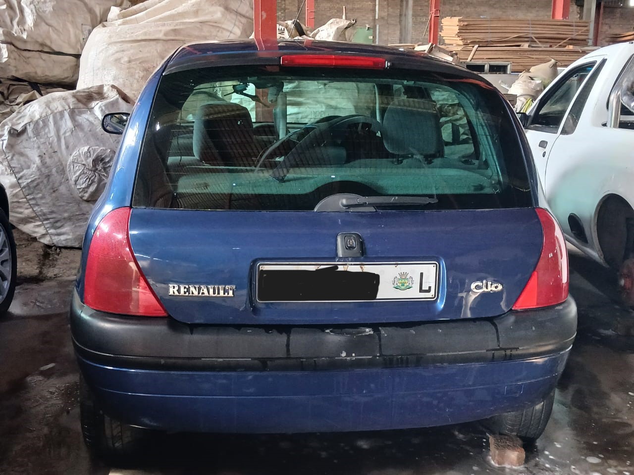 Renault Clio 2002 – Stripping for Spares - Private Seller