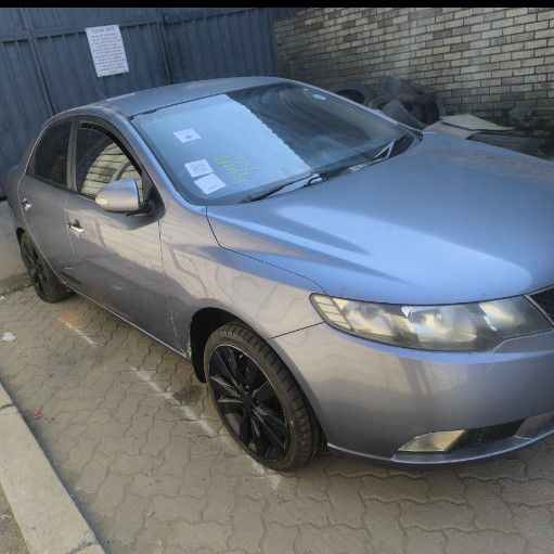 stripping Kia cerato sedan spare parts - Private Seller
