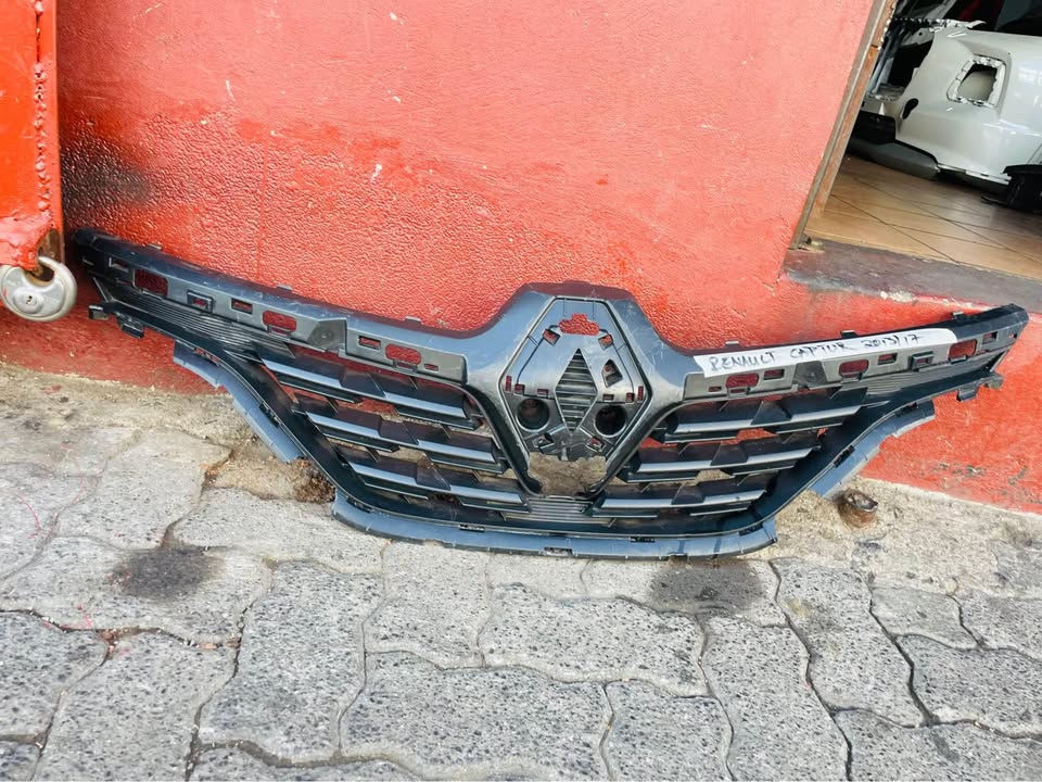 Renault Captur grill 2013/17 - Private Seller Renault Captur grill 2013/17 - Private Seller