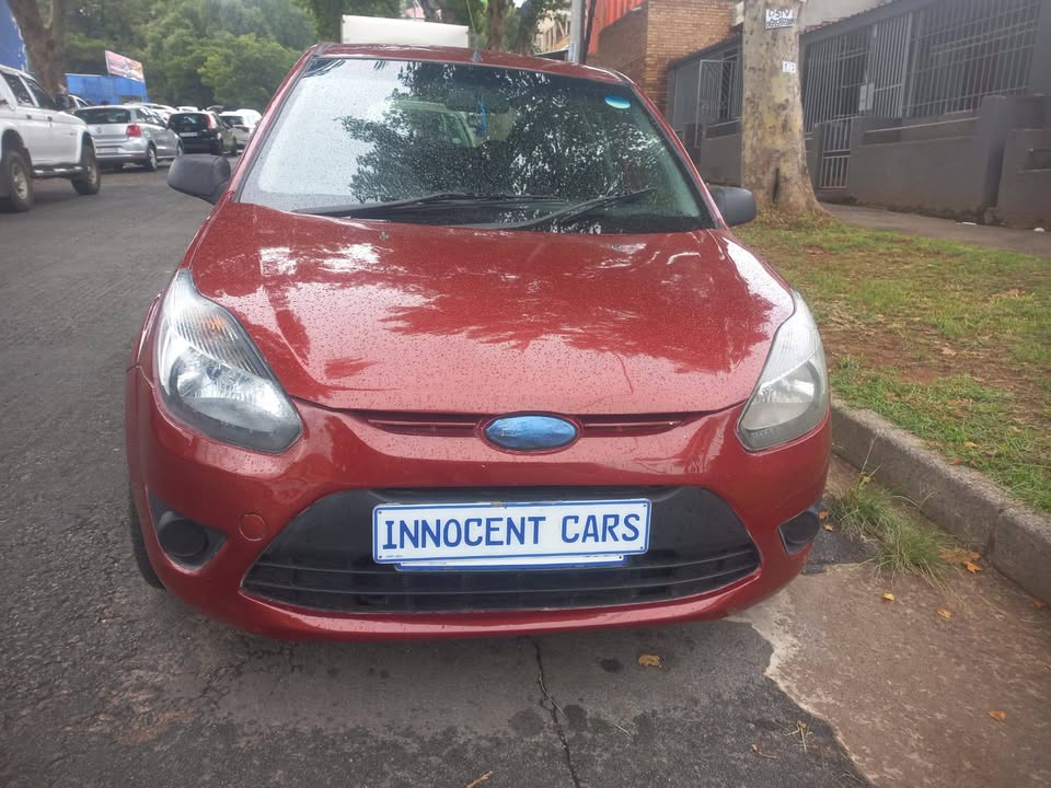 2015 Ford Figo 1.4 petrol, Manual, Maroon Color, Mileage 76000kms