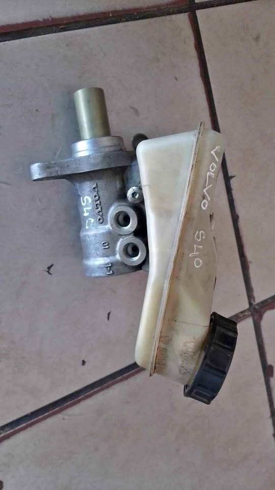 Volvo S40 brake master - Private Seller Volvo S40 brake master - Private Seller