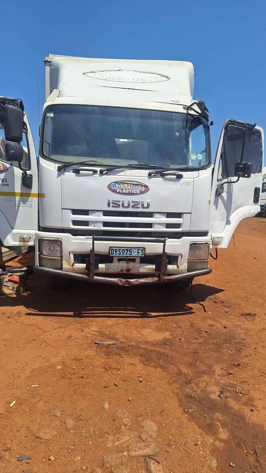 Isuzu FVR/FTR 900 stripping for parts