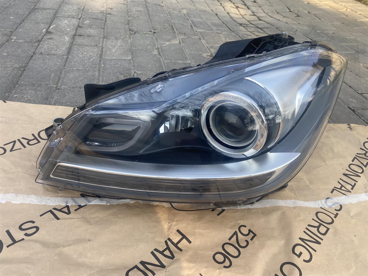 2014 MERCEDES BENZ C-CLASS W204 XENON HEADLIGHT LEFT SIDE FOR SALE - Private Seller 2014 MERCEDES BENZ C-CLASS W204 XENON HEADLIGHT LEFT SIDE FOR SALE - Private Seller