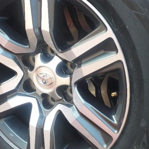 Toyota rim and tyres