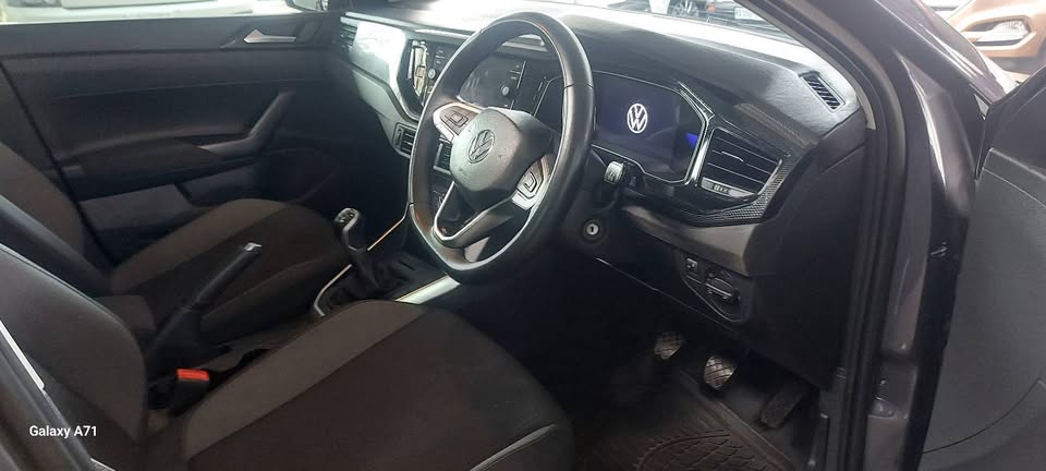 Volkwogen Polo 9 1.0 Tsi Comfortline manual petrol