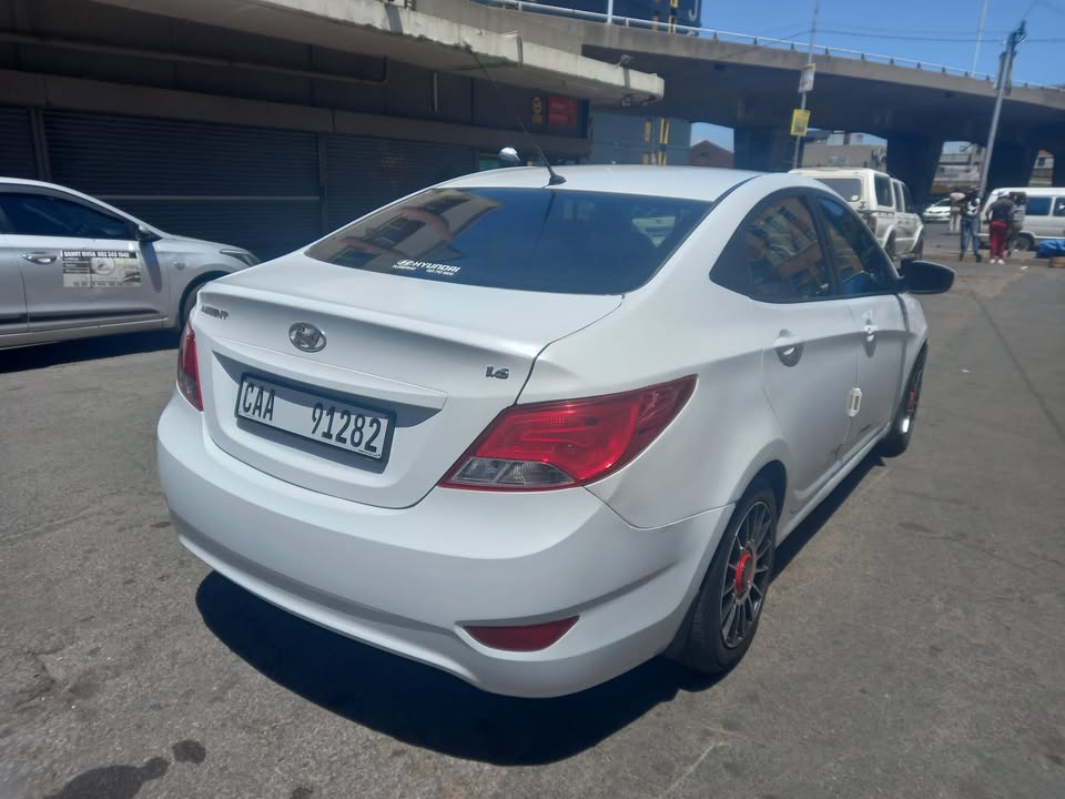 2020 HYUNDAI ACCENT 1.6 PETROL, MANUAL TRANSMISSION, WHITE COLOUR